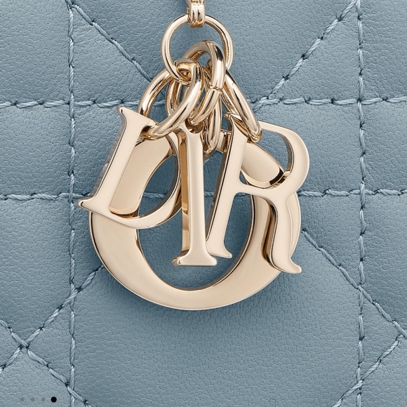 Brand new mini Lady Dior wallet
Box/dust bag ✔️ - Picture 4 of 5